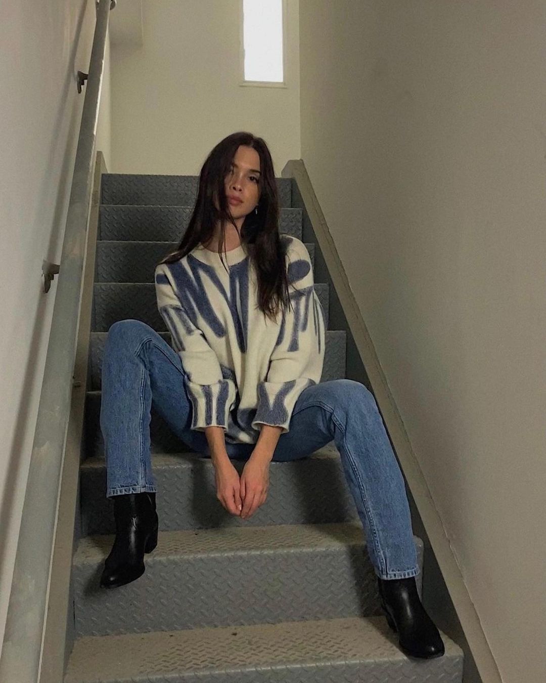 WAVES LINE KNITTING SWEATER