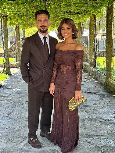 Takım elbiseli adamla yan yana duran kadın - Sulina Maxi Dress